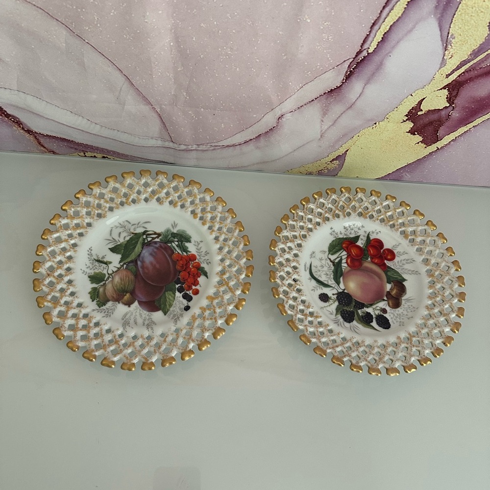 VINTAGE 1968 DOROTHY SOCKWELL HANDPAINTED PLATES DECOR FRUIT PAINTING